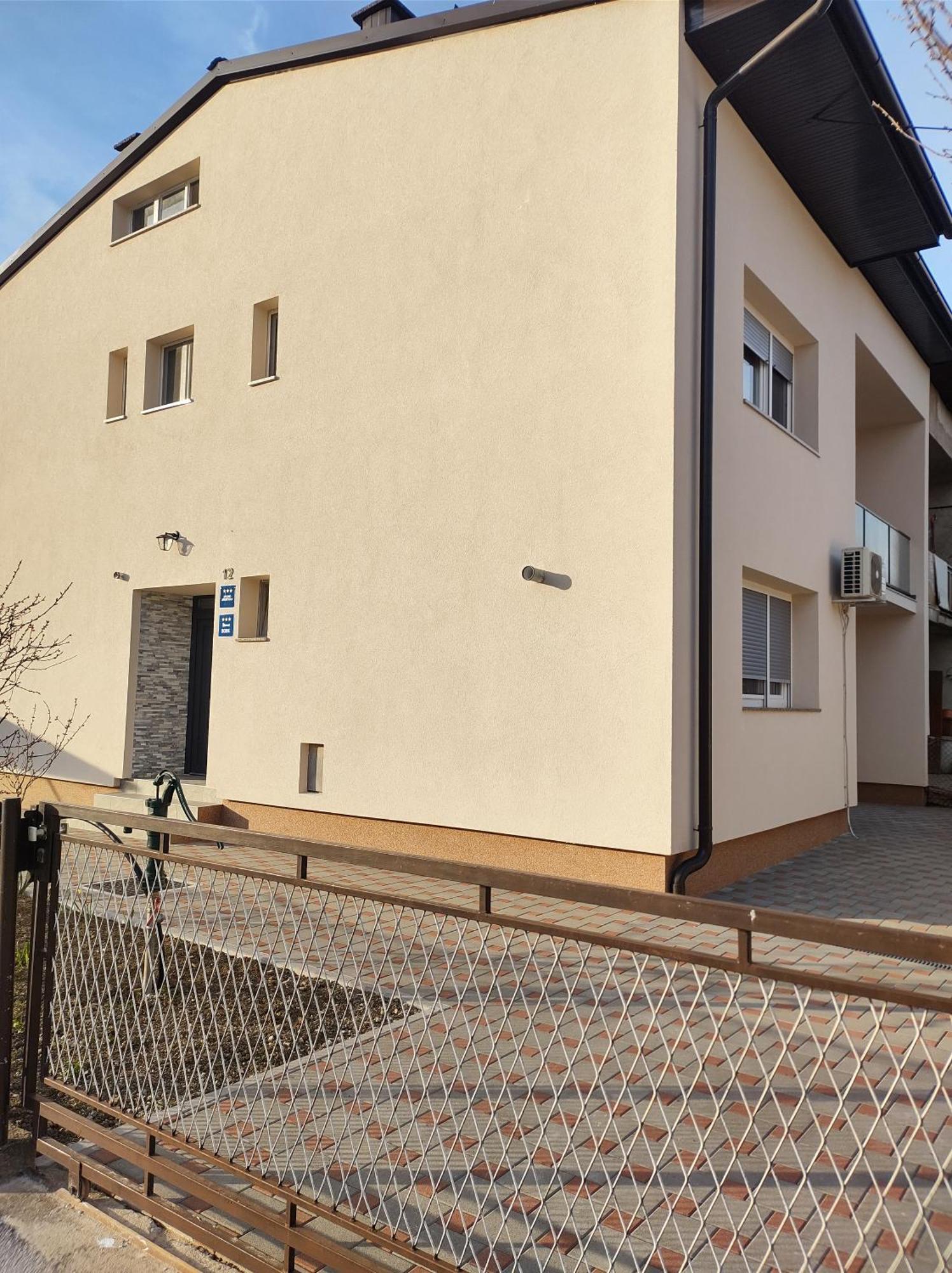 Happy Apartment Karlovac Exteriör bild